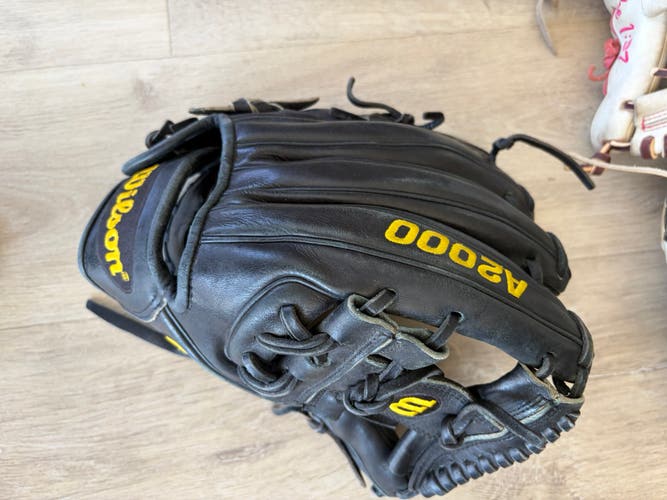 Wilson A2000 RH Infield Baseball Glove 11.5" (Used)