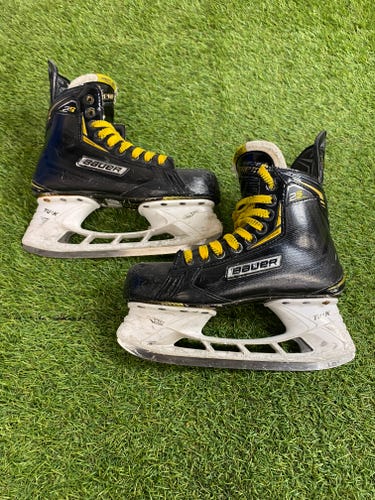 Intermediate Bauer Supreme 2S Hockey Skates | Size 6