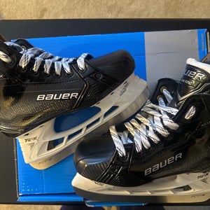 New Intermediate Bauer  Size 4.5 Fit-3 Supreme Matrix Hockey Skates