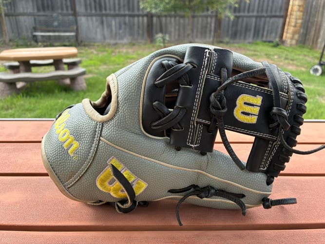 Wilson A2000 RH Baseball Glove 11.5" (Used)