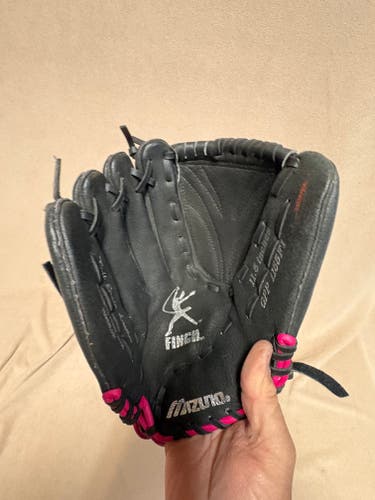 RH Mizuno Finch Softball Glove 11.5" (Used)