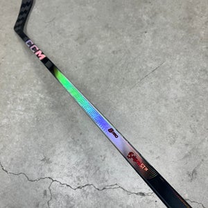 30 Flex P28 YTH CCM Jetspeed FT8 Pro Right Hand Hockey Stick Pro Stock (New)