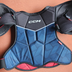 Men's Small Youth CCM Next Shoulder Pads (Used)