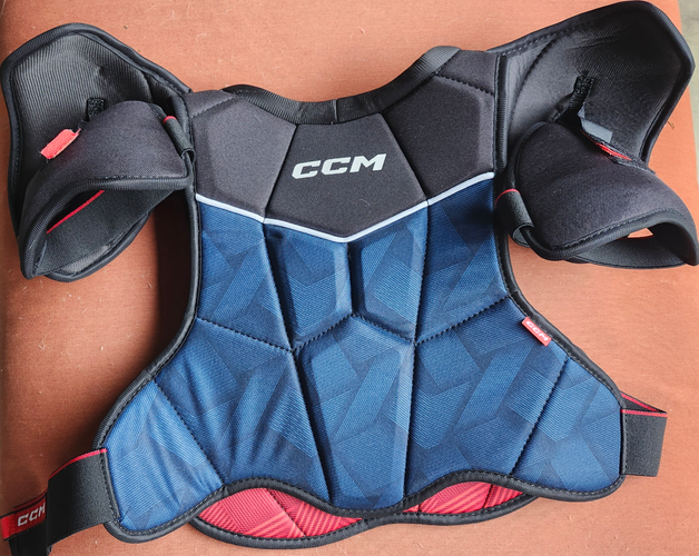 Men's Small Youth CCM Next Shoulder Pads (Used)