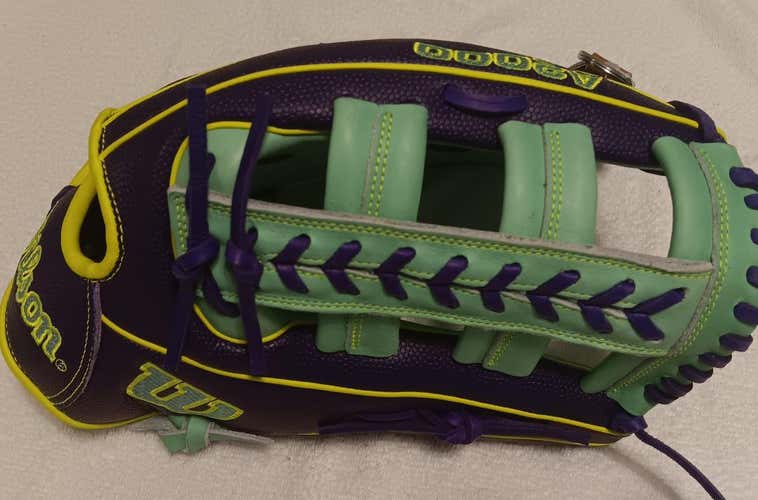 2025 Wilson RH Outfield A2000 1810 Baseball Glove 12.75" (New)