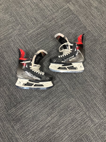 2023 Bauer Vapor X5 Pro Hockey Skates Regular Width 9 (Used)