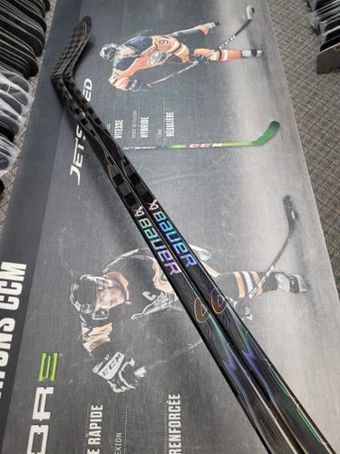 2 PACK | P28 | 77 Flex NEW! Senior Bauer Vapor Flylite Right Handed Hockey Stick Pro Stock (New)