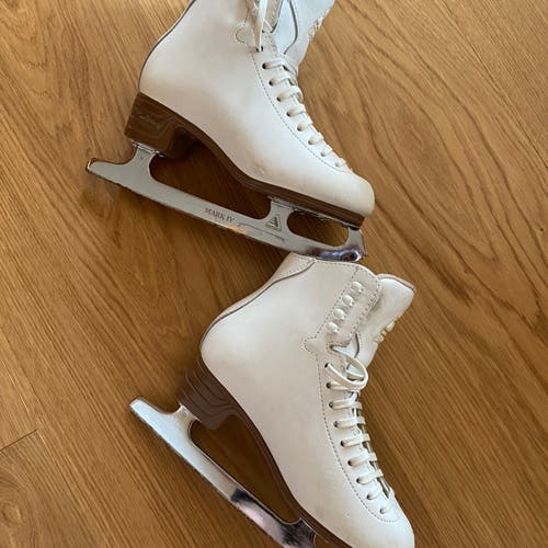 Jackson Classique Figure Skates 1890 B Adult 4.5 (Used)