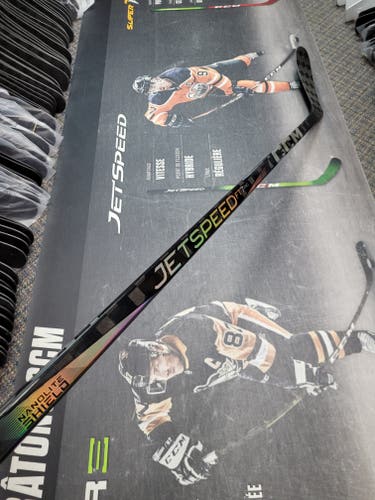 P28 | 95 Flex NEW! Senior CCM JetSpeed FT7 Pro Left Hand Hockey Stick Pro Stock (New)