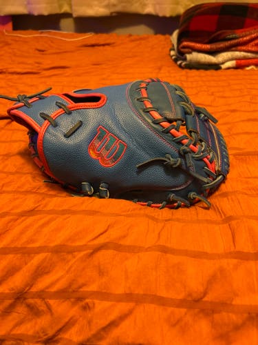 Wilson A2000 RH Catcher's Baseball Glove 33" (Used)