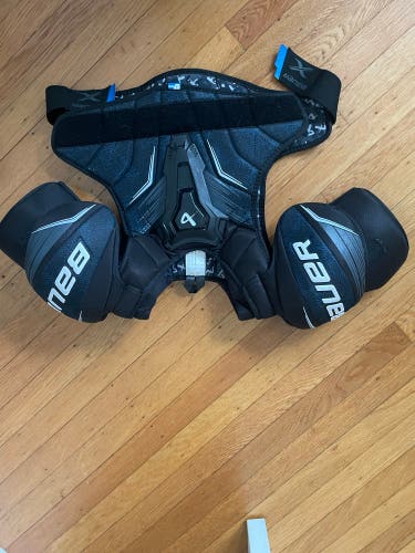 Men's Large Senior Bauer Shoulder Pads (Used)
