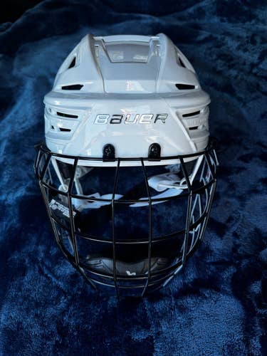 Large Bauer Re-Akt 150 Helmet (New)
