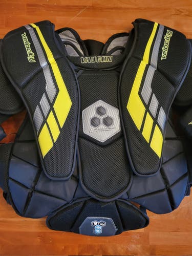 XXL Vaughn VE8 Pro Carbon Goalie Chest Protector (Used)