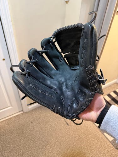 Wilson A2000 LH Pitcher's Baseball Glove 11.75" (Used)