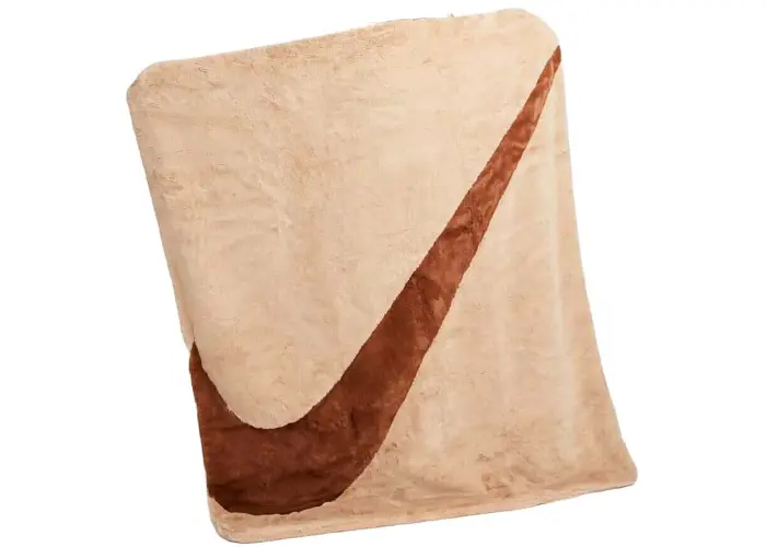 Size one - Nike Swoosh Faux Fur Throw Blanket Beige/Brown DO3793-200