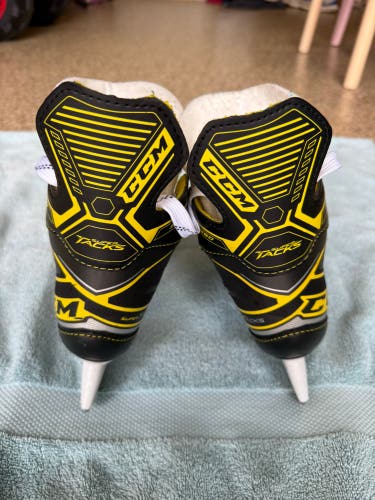 Black/Yellow 2016 CCM Super Tacks Hockey Skates 12 (Used)