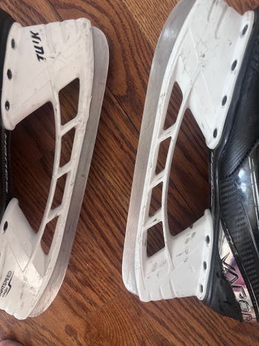 Black Bauer Vapor X3.5 Hockey Skates 7.5 (Used)