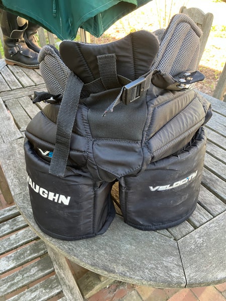 Junior Large Vaughn V9 Hockey Goalie Pants (Used)