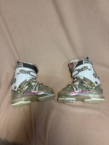 Mondo 24 & 24.5 Women's Nordica All Mountain Fire Arrow Ski Boots (Used)