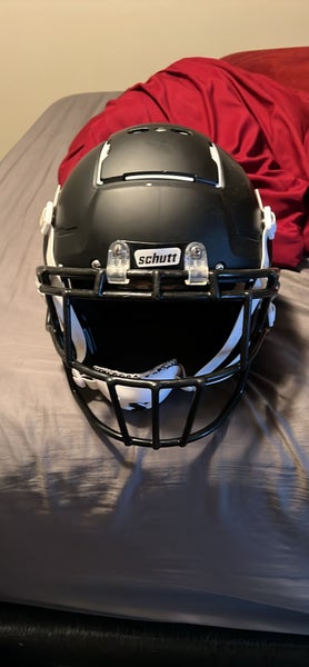 Adult Large Schutt F7 Helmet (Used)