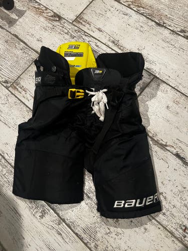 Junior Medium Bauer Supreme 3S Pro Hockey Pants (Used)