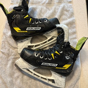 2022 Bauer Supreme M4 Hockey Skates Extra Wide Width Size 2 (Used)