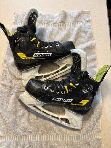 2022 Bauer Supreme M4 Hockey Skates Extra Wide Width Size 2 (Used)