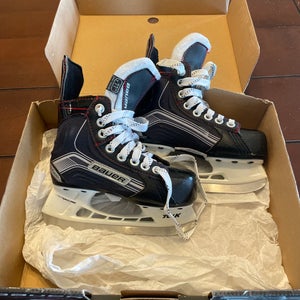 2015 Bauer Vapor X300 Hockey Skates Regular Width Youth size 11 (Used)