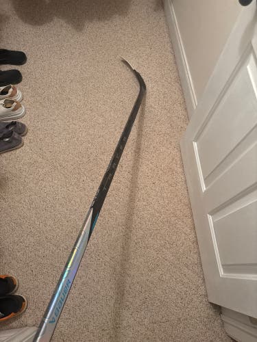 Senior Bauer Nexus Tracer Right Handed Hockey Stick P28 87 Flex (Used)