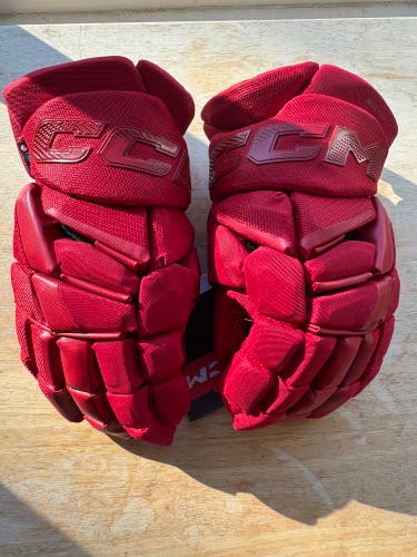 CCM JetSpeed FT8 Pro Red Gloves 14"New)