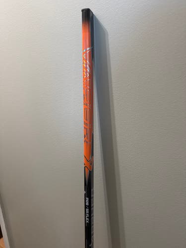 Intermediate Bauer Vapor Flylite Left Hand Hockey Stick P28 55 Flex (New)