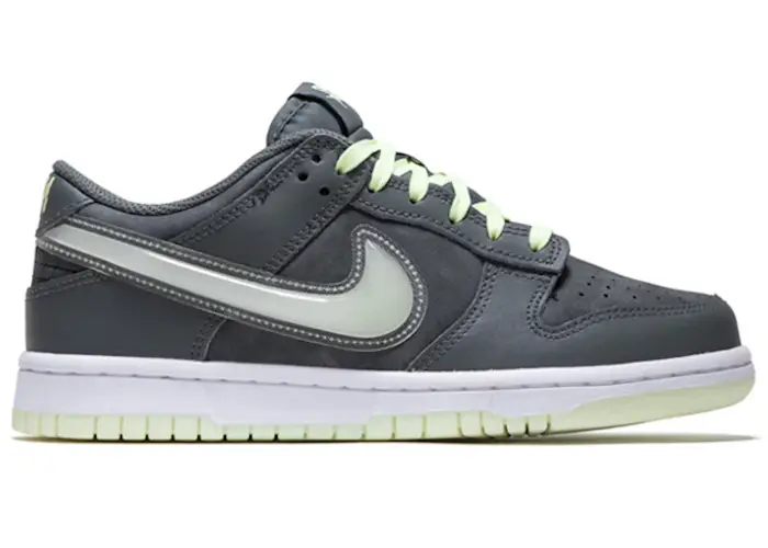 Size 5 - Nike Dunk Low Halloween Glow in the Dark (GS) HQ3569-068