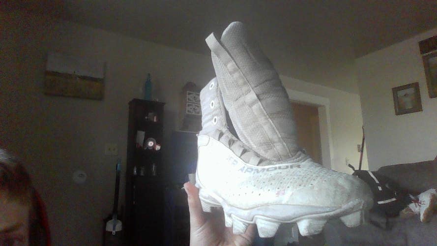 White Men's 5Y (Big Kids / Youth) Adult Under Armour Molded Cleats Cleats (Used)