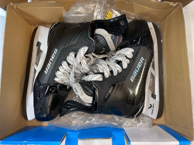 Black 2024 Bauer Supreme Shadow Hockey Skates Regular Width 8.5 (Used)