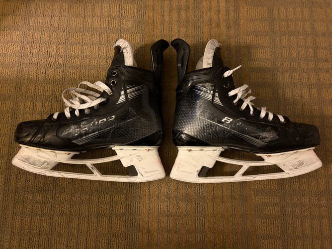 Black 2023 Bauer Vapor Hyperlite 2 Hockey Skates Regular Width Pro Stock 9 (Used)