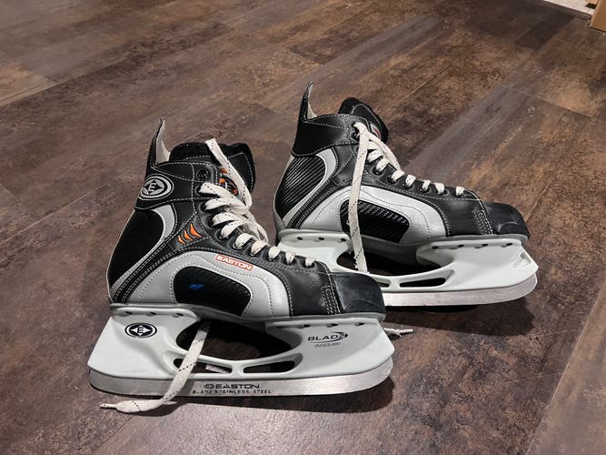Black Easton Synergy 200 Hockey Skates Regular Width 9 (Used)