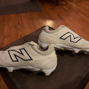 White Men's Size M 8.5 (W 9.5) Adult New Balance Burn X3 Low Top Molded Cleats (Used)
