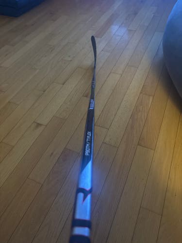 Senior Bauer Vapor Hyperlite 2 Right Handed Hockey Stick P90TM 77 Flex (Used)