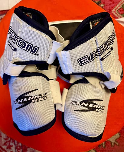 Senior Medium Easton Synergy 100 Elbow Pads (Used)