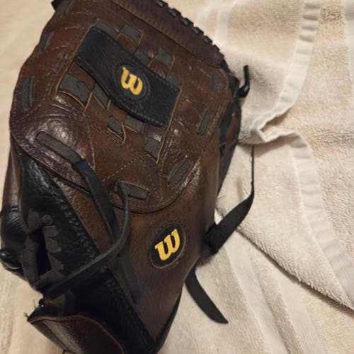 Wilson RH A300 Youth Baseball Glove 11.5" Game Ready