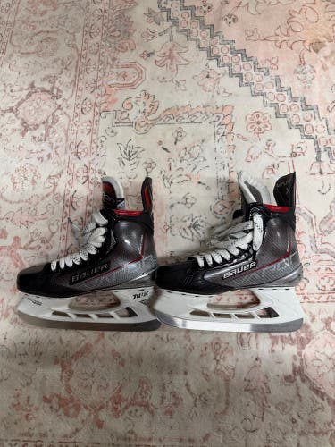 Black/Gray 2022 Bauer Vapor X Hockey Skates Regular Width 8.5 (Used)