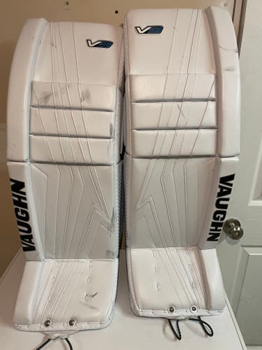 34" Vaughn V9 Pro Goalie Leg Pads (Used)