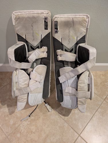 33" Bauer Vapor 5X Pro Goalie Leg Pads (Used)