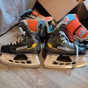 Bauer Supreme M4 Hockey Skates Regular Width Size 2.5 (Used)