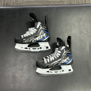 NEW CCM Classic Hockey Skates Size 4