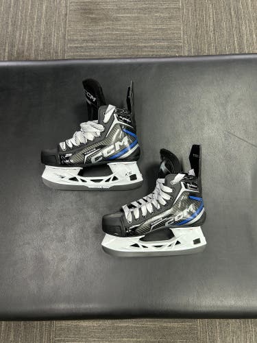 NEW CCM Classic Hockey Skates Size 4