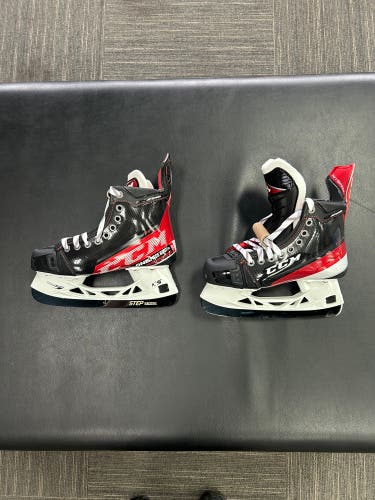 NEW CCM JetSpeed FT4 Pro Hockey Skates 4.5 Narrow