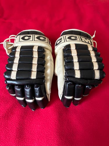 CCM Boston Bruins Vintage Hockey Gloves