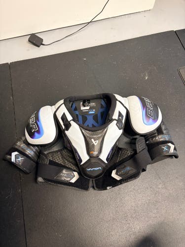 Men's Medium Senior Bauer Vapor Flylite Shoulder Pads (Used) missing extension piece