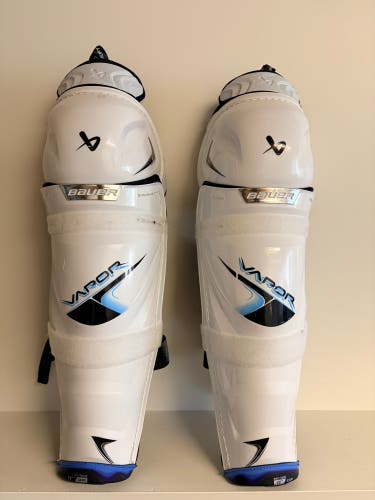 Like New Senior Bauer Vapor Flylite 17" Shin Pads